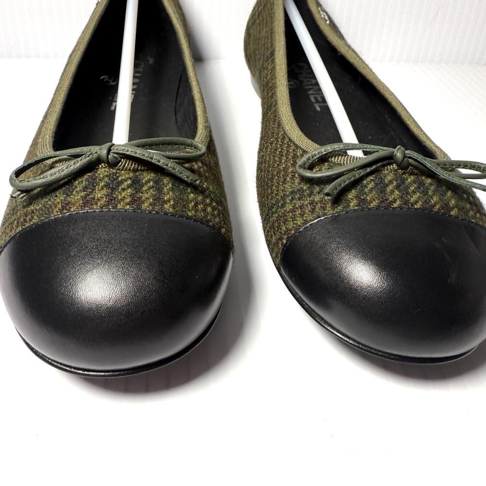 CHANEL Tweed Lambskin Cap Toe Ballerina Olive and Black Tweed Ballet Flats NWT - Picture 4 of 13